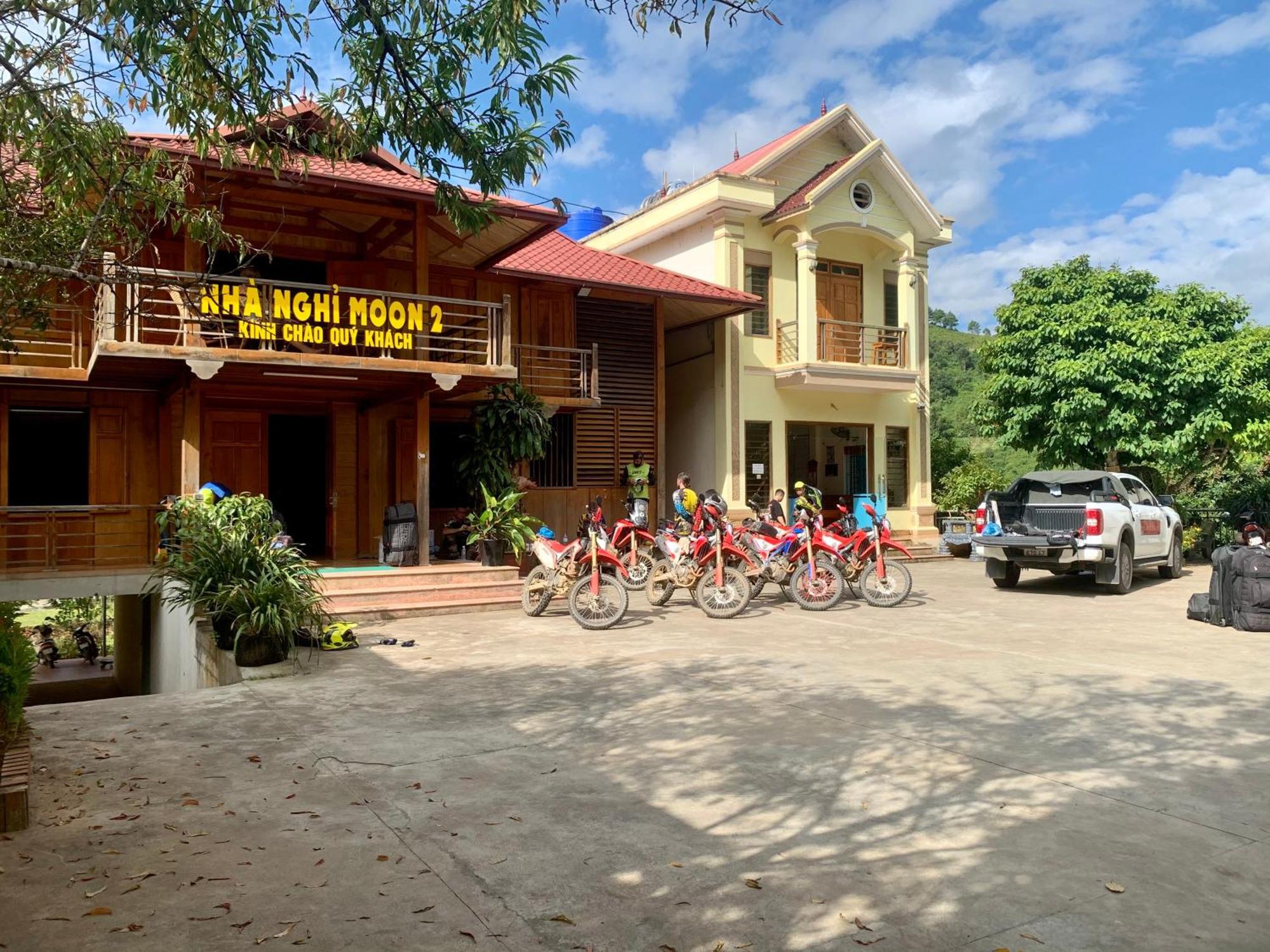 Nha Nghi Moon 2 Bed & Breakfast Yen Bai Bagian luar foto